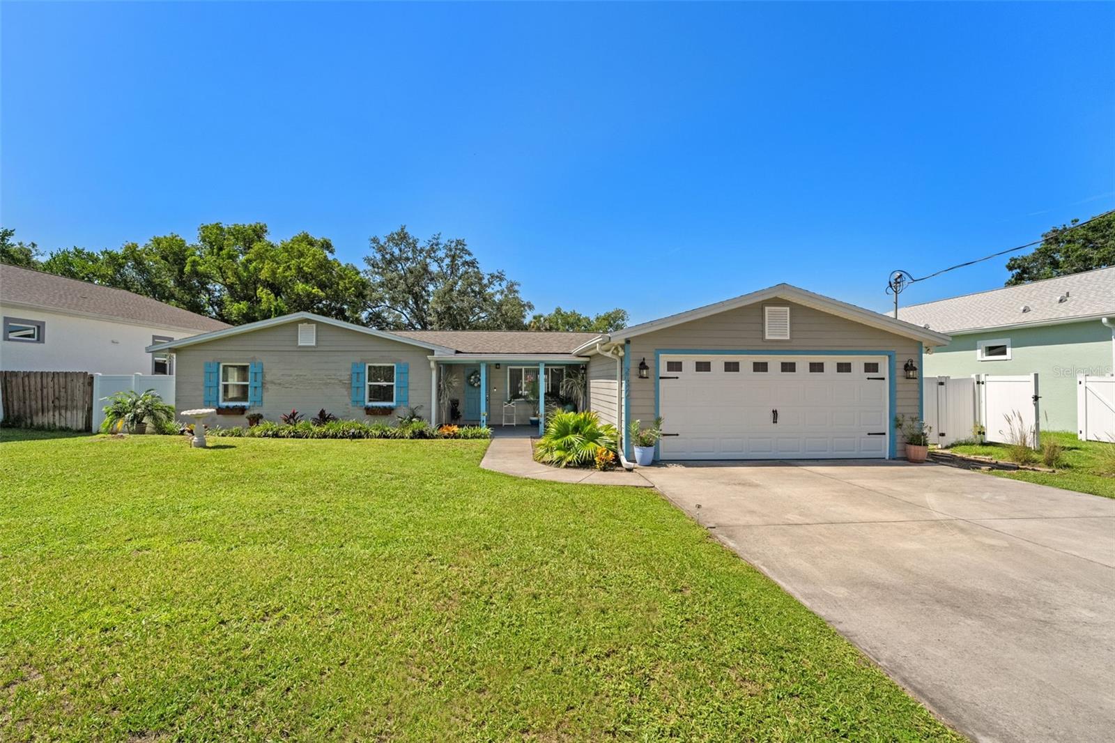 2526 LAKE ELLEN LN