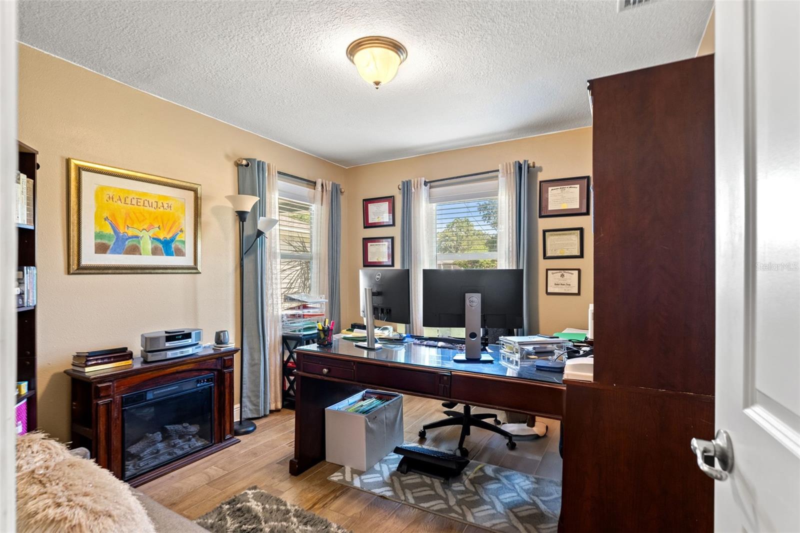 2526 LAKE ELLEN LN