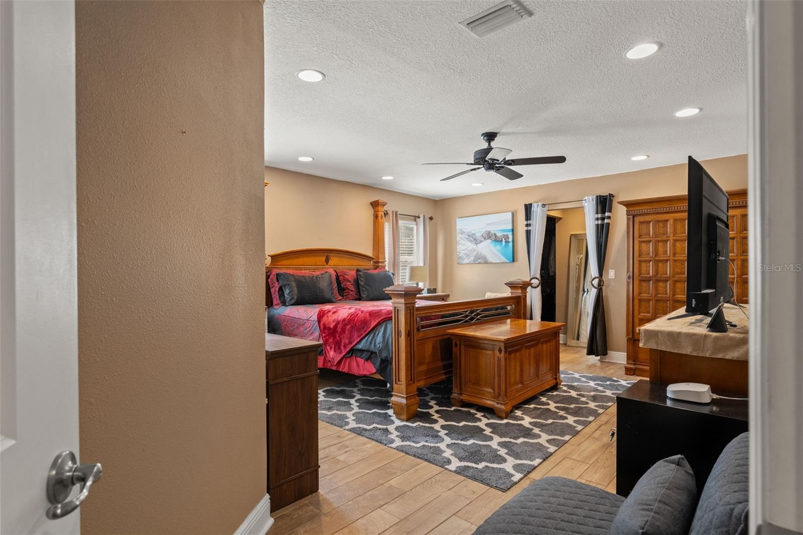 2526 LAKE ELLEN LN