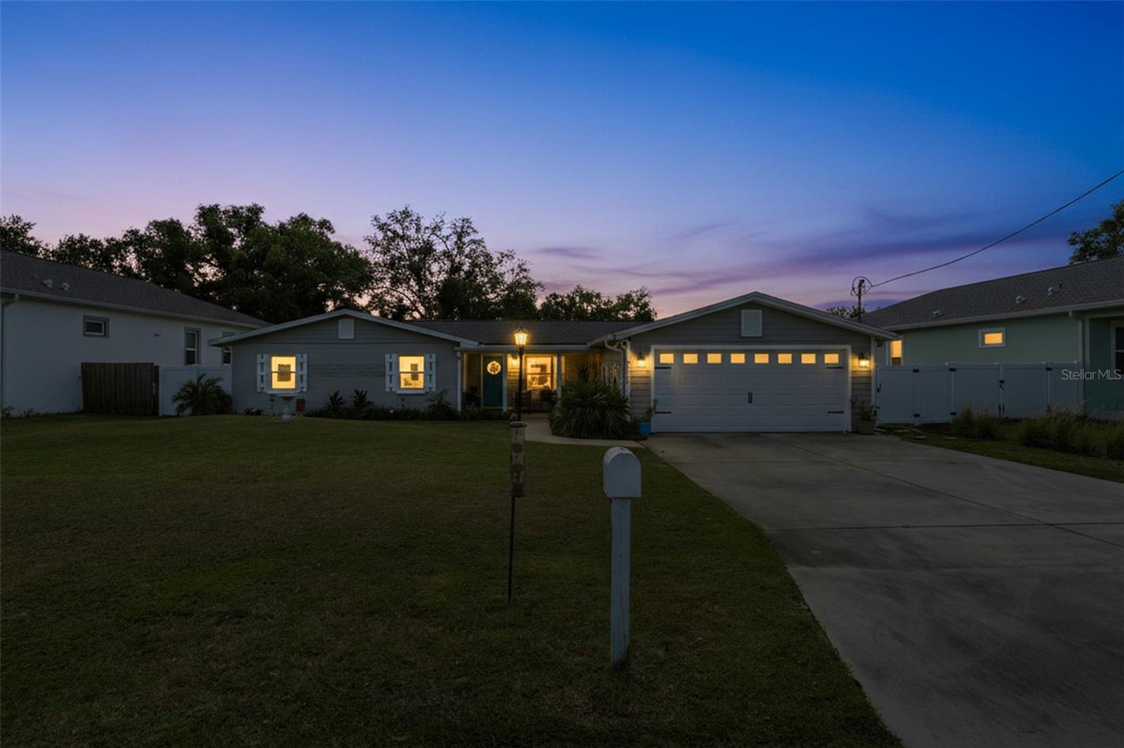 2526 LAKE ELLEN LN
