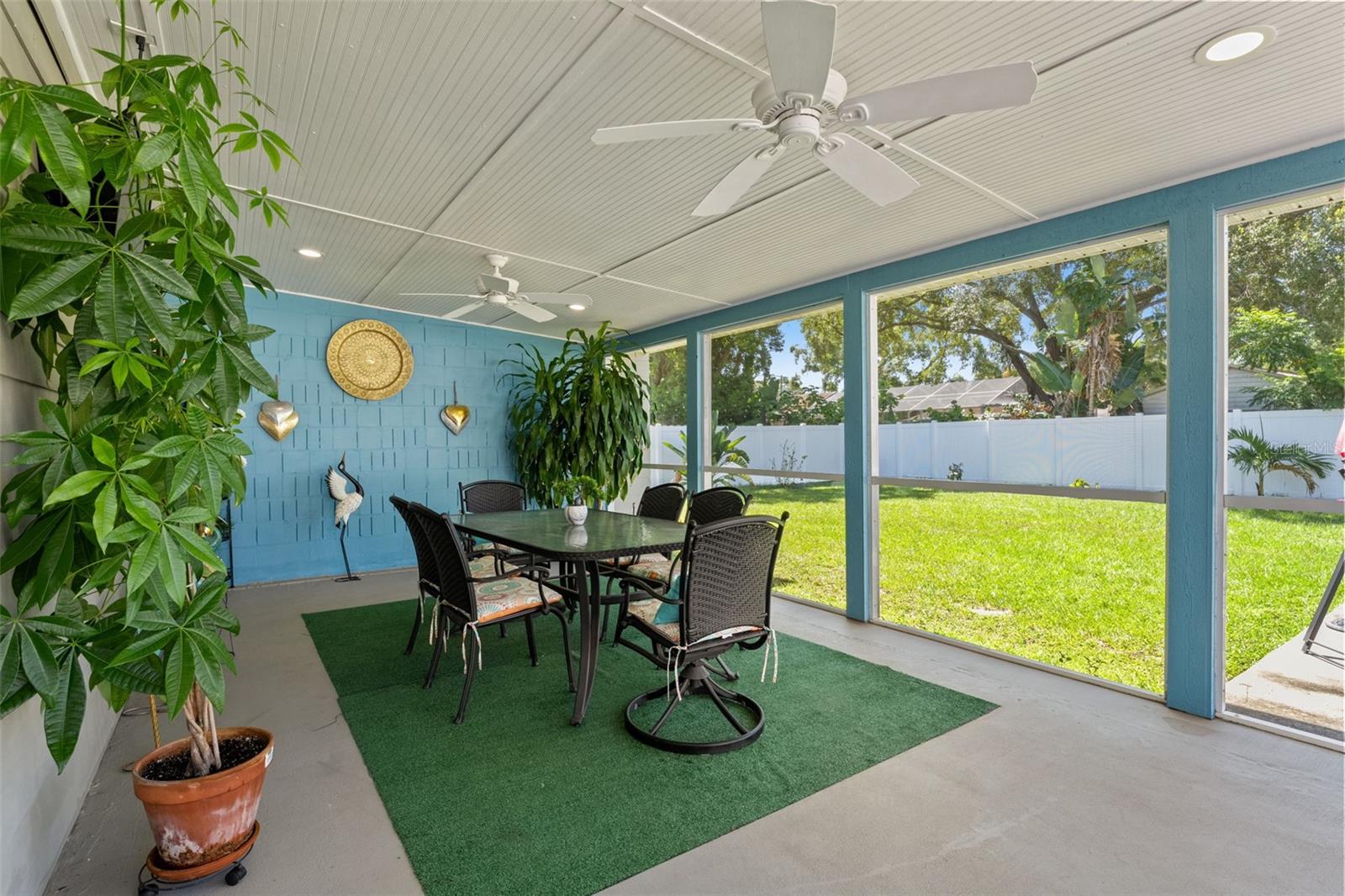 2526 LAKE ELLEN LN