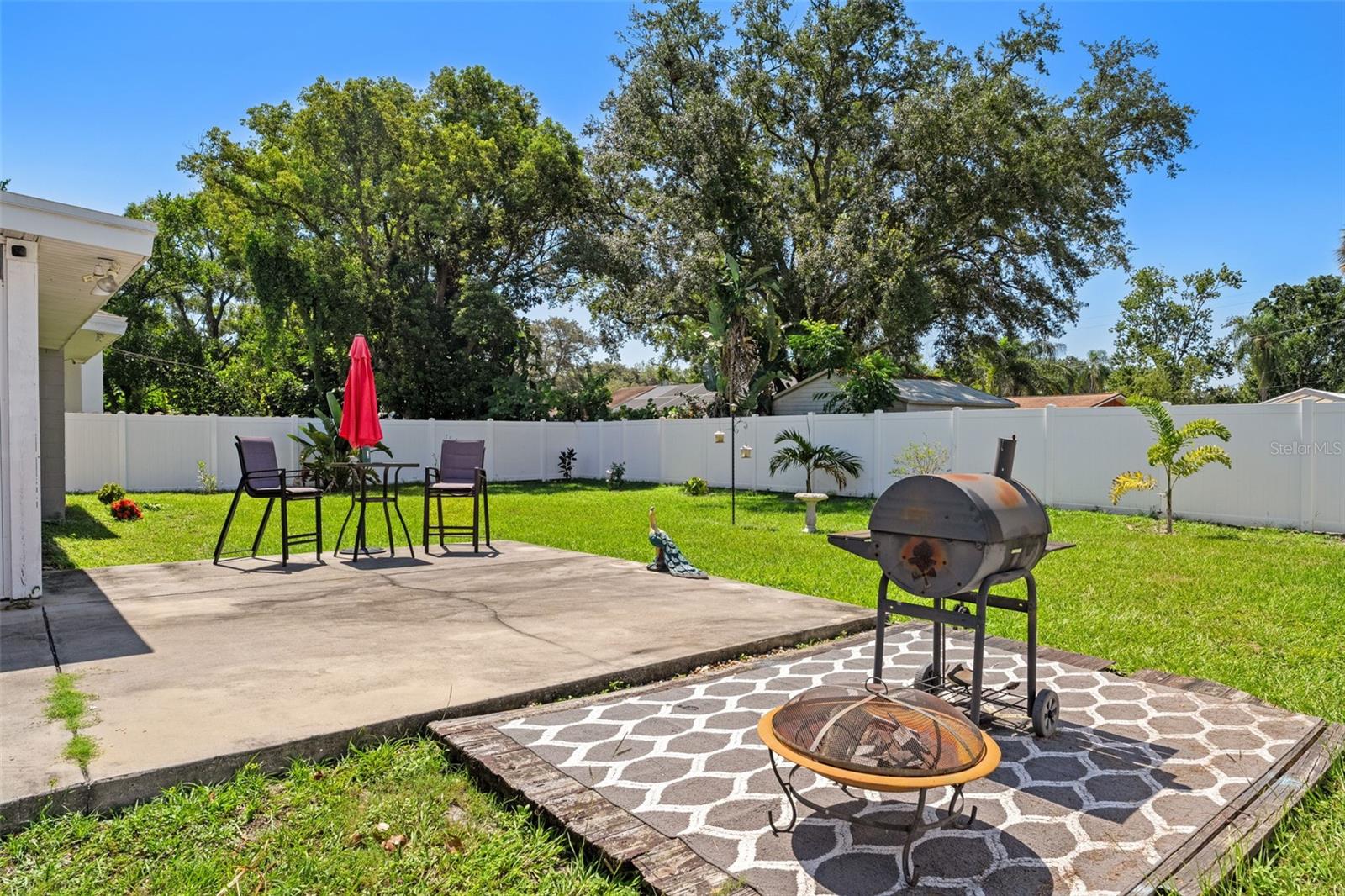 2526 LAKE ELLEN LN