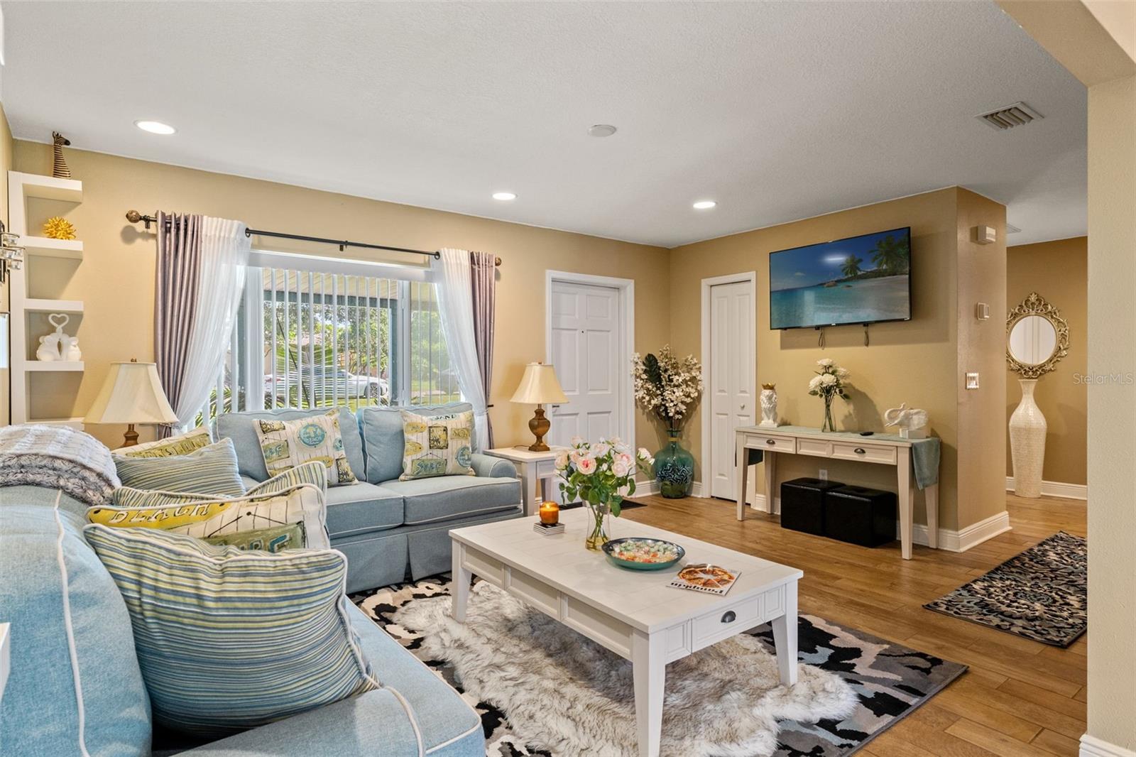 2526 LAKE ELLEN LN