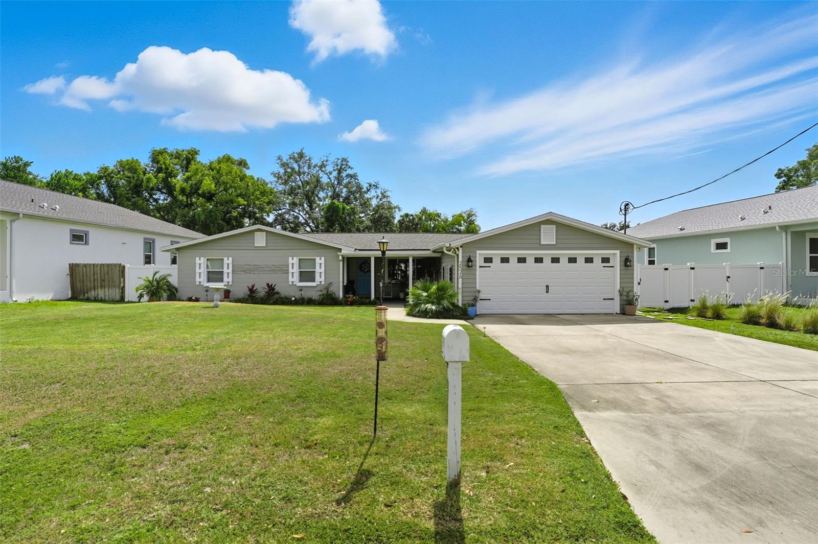 2526 LAKE ELLEN LN