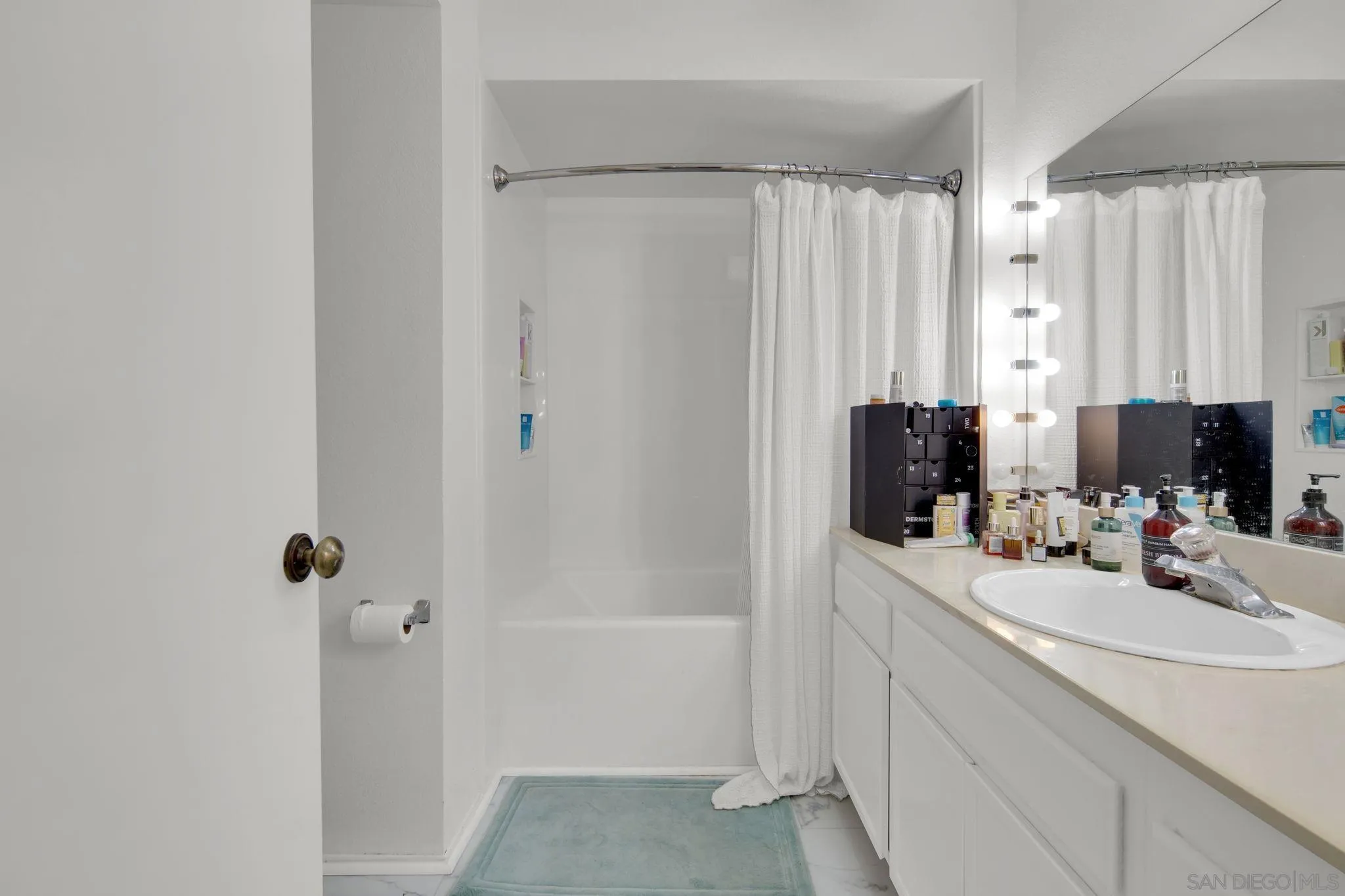 7245 Navajo Rd Unit D250