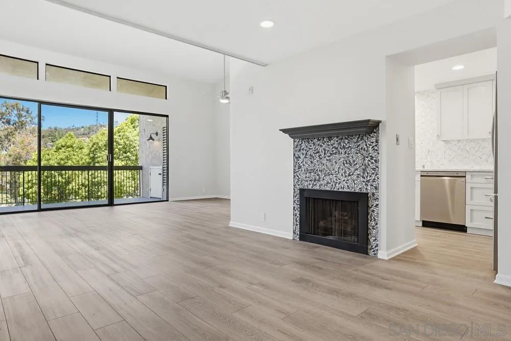 2564 Navarra Dr Unit 206
