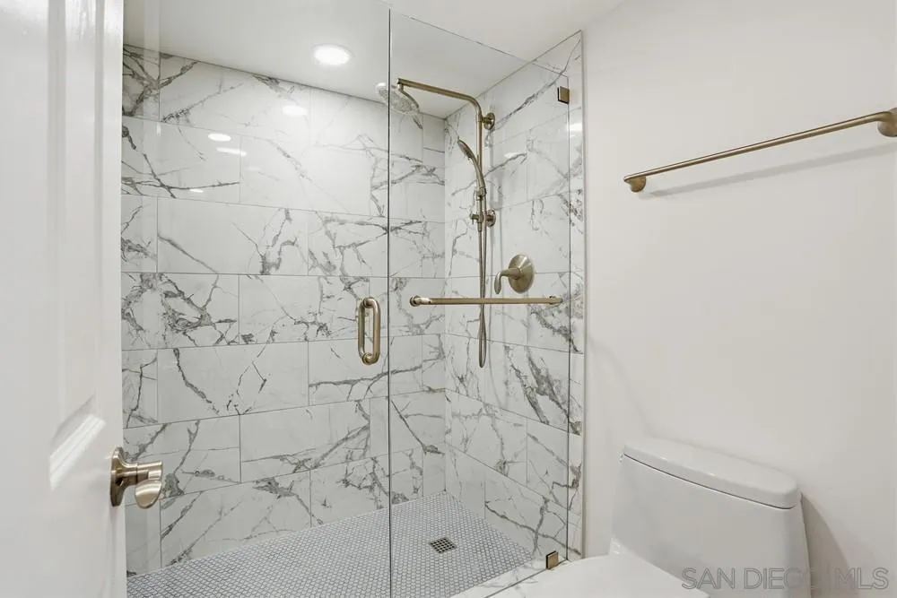 2564 Navarra Dr Unit 206