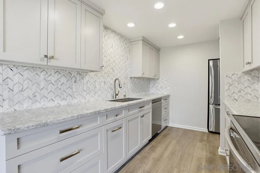 2564 Navarra Dr Unit 206