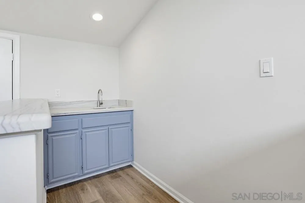2564 Navarra Dr Unit 206