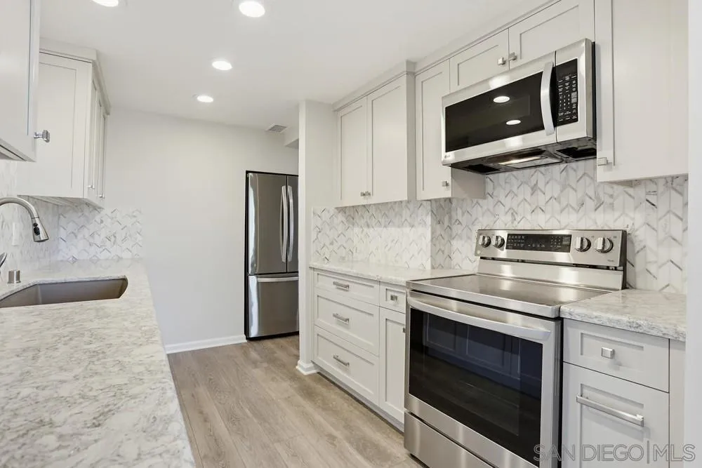 2564 Navarra Dr Unit 206
