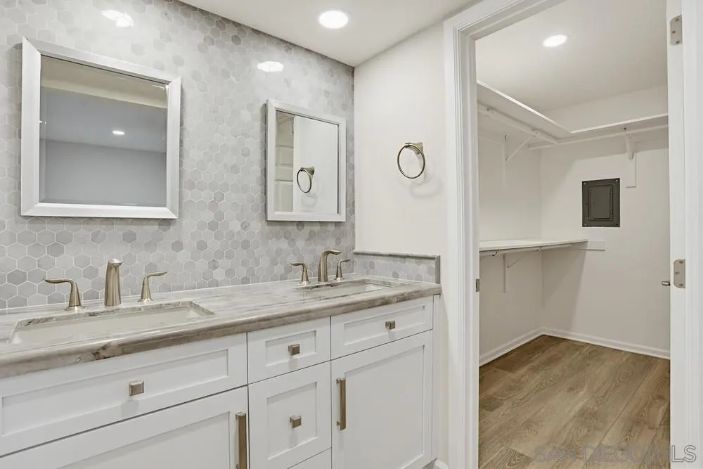 2564 Navarra Dr Unit 206