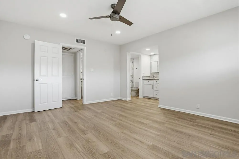 2564 Navarra Dr Unit 206