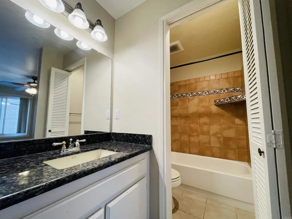 4452 Mentone Street Unit 205, Ocean Beach (san Diego) Unit: 205