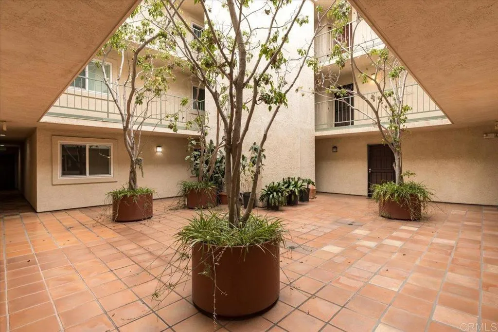4452 Mentone Street Unit 205, Ocean Beach (san Diego) Unit: 205