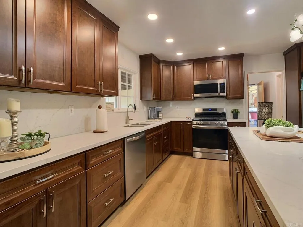 13606 E Lakeview Road