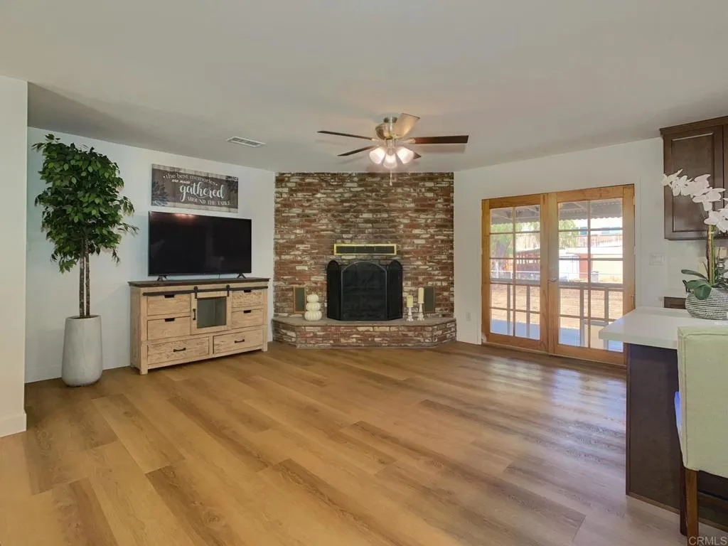 13606 E Lakeview Road