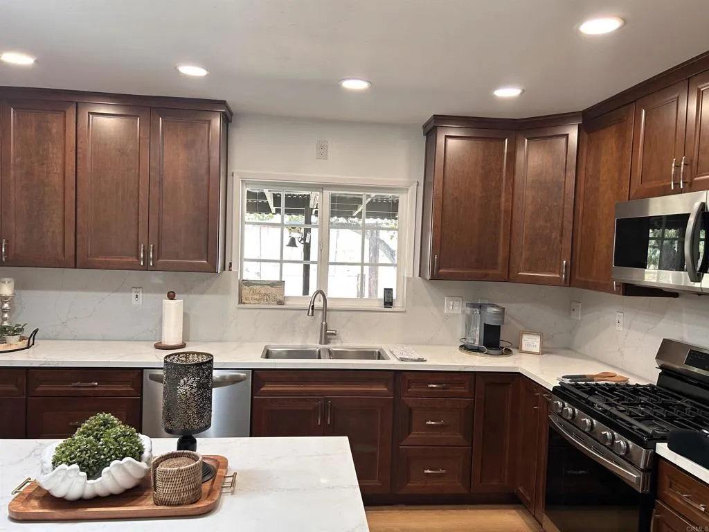 13606 E Lakeview Road