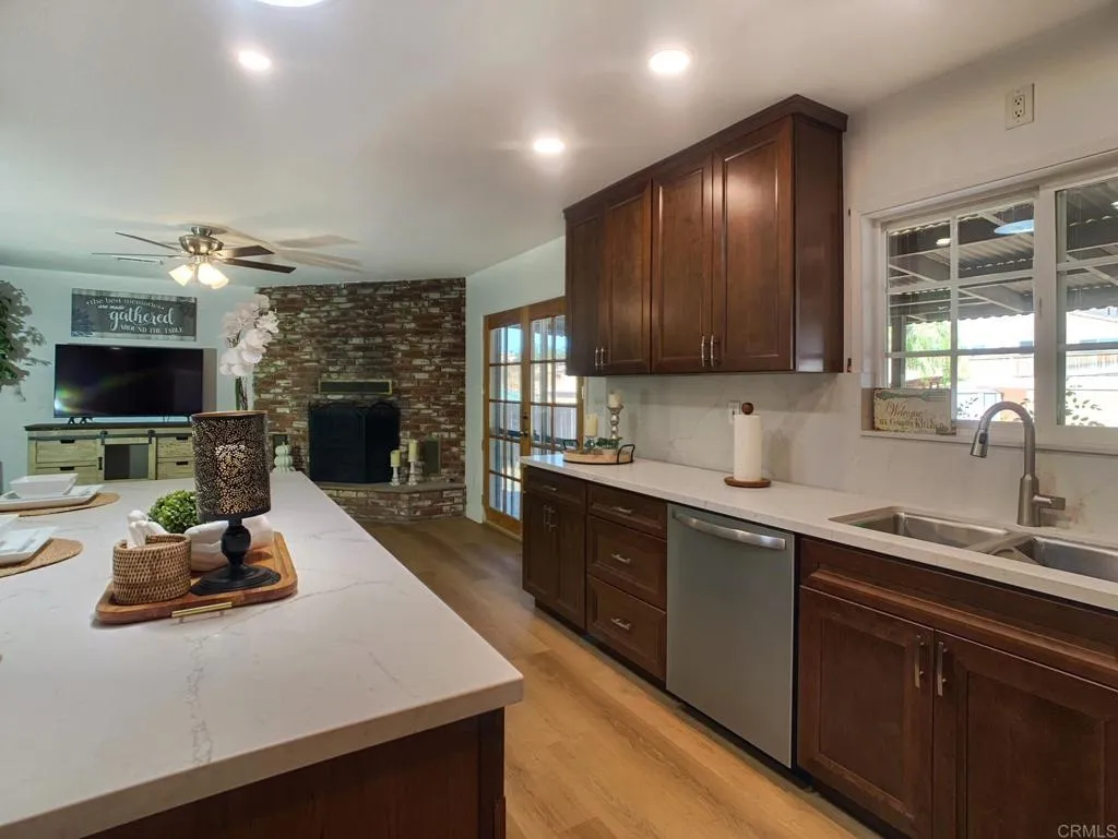 13606 E Lakeview Road