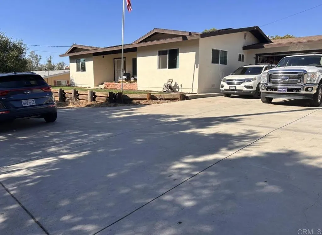 13606 E Lakeview Road