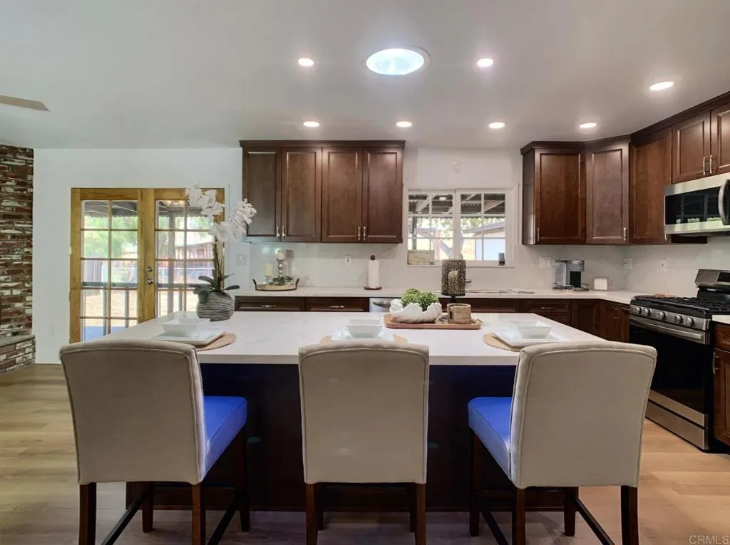 13606 E Lakeview Road