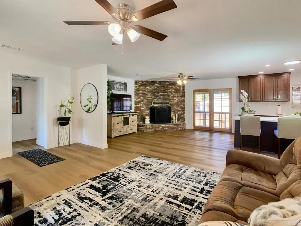 13606 E Lakeview Road