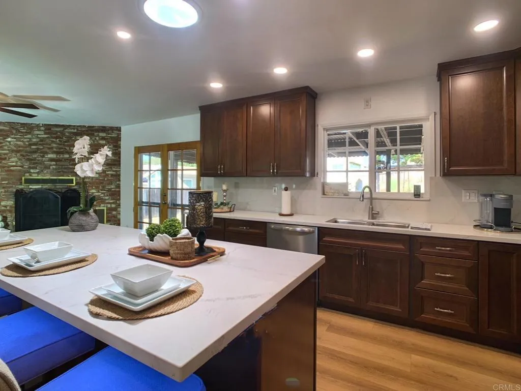 13606 E Lakeview Road