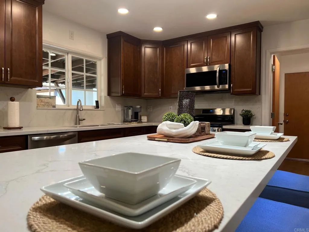 13606 E Lakeview Road