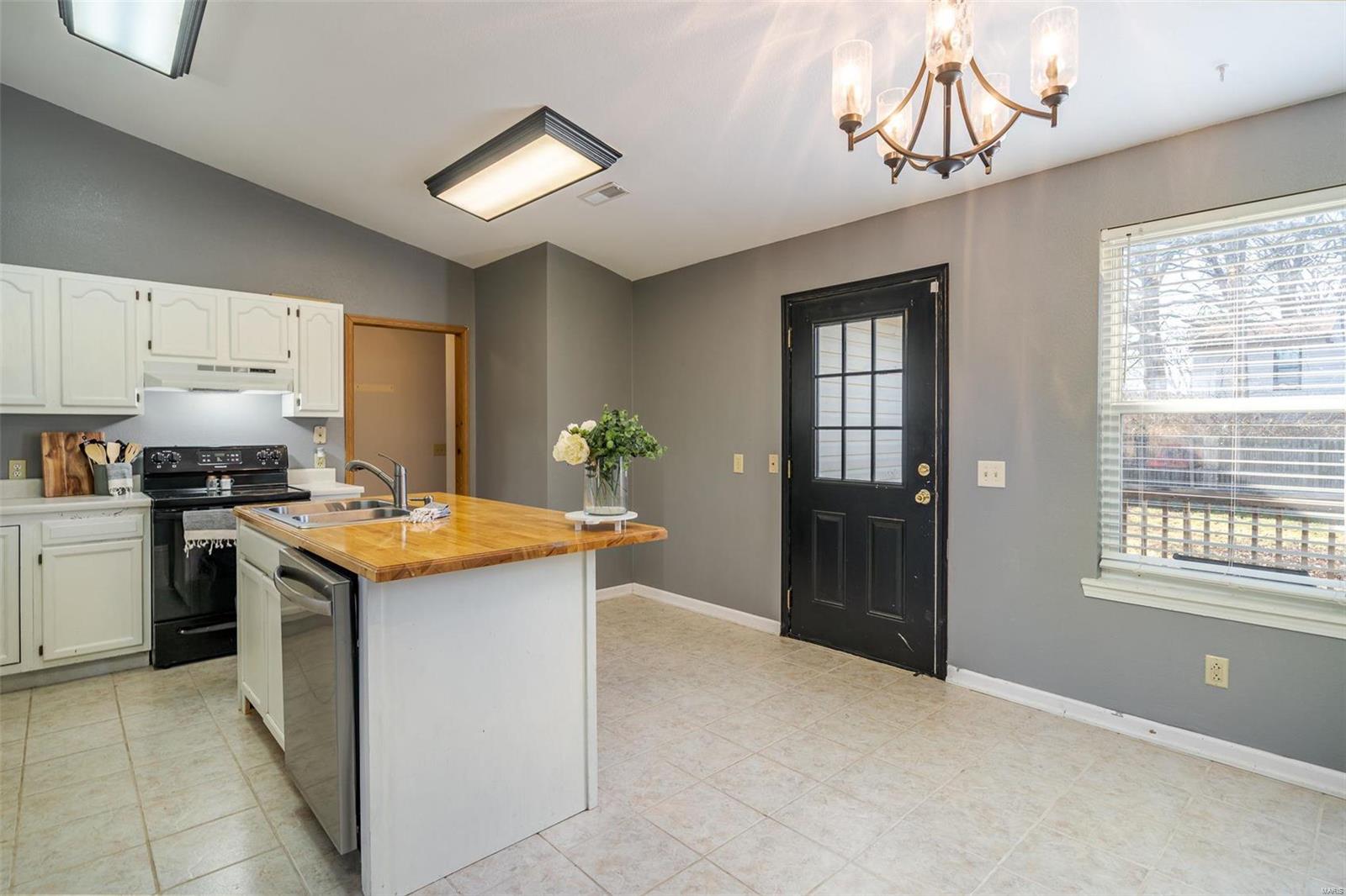 979 Huntington Meadows Lane