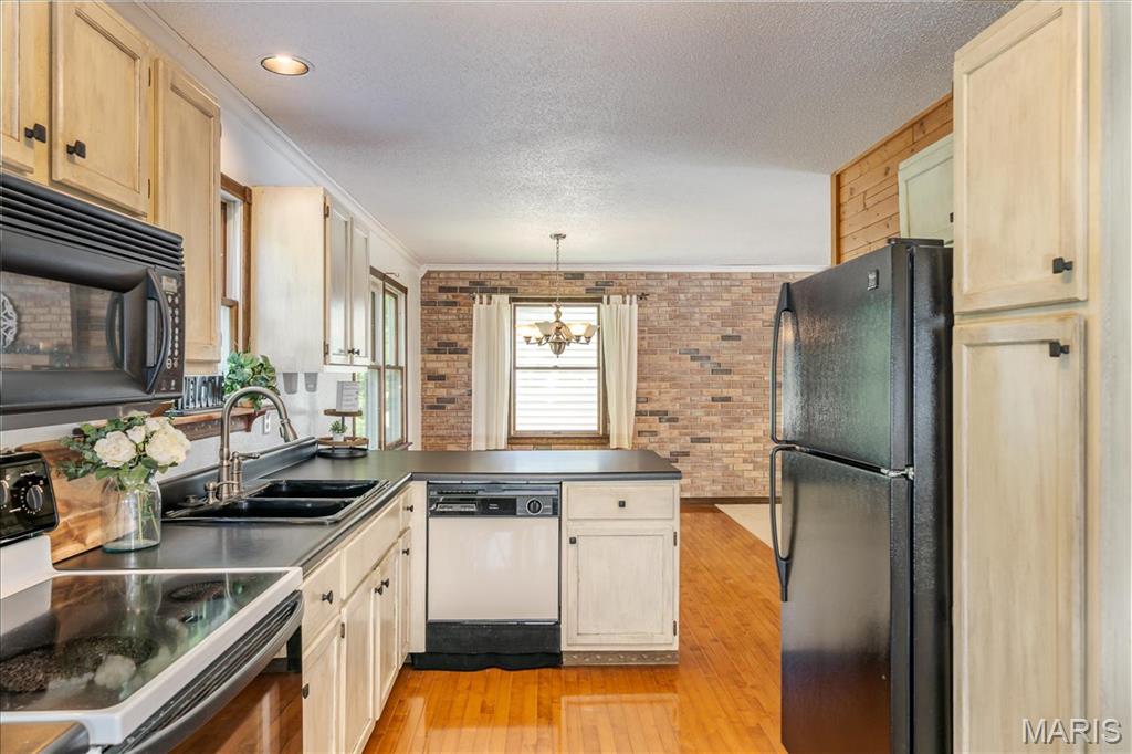 25 Whispering Oaks Drive