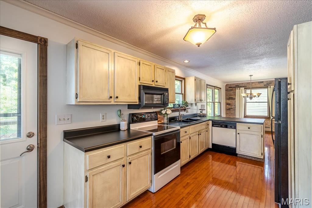 25 Whispering Oaks Drive