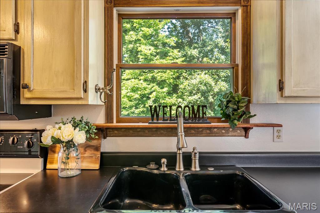 25 Whispering Oaks Drive