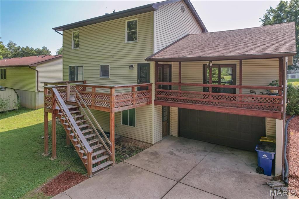 25 Whispering Oaks Drive