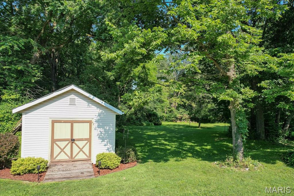 25 Whispering Oaks Drive