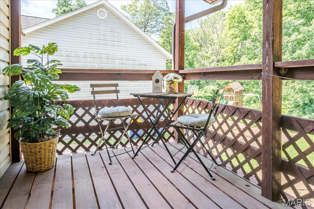 25 Whispering Oaks Drive