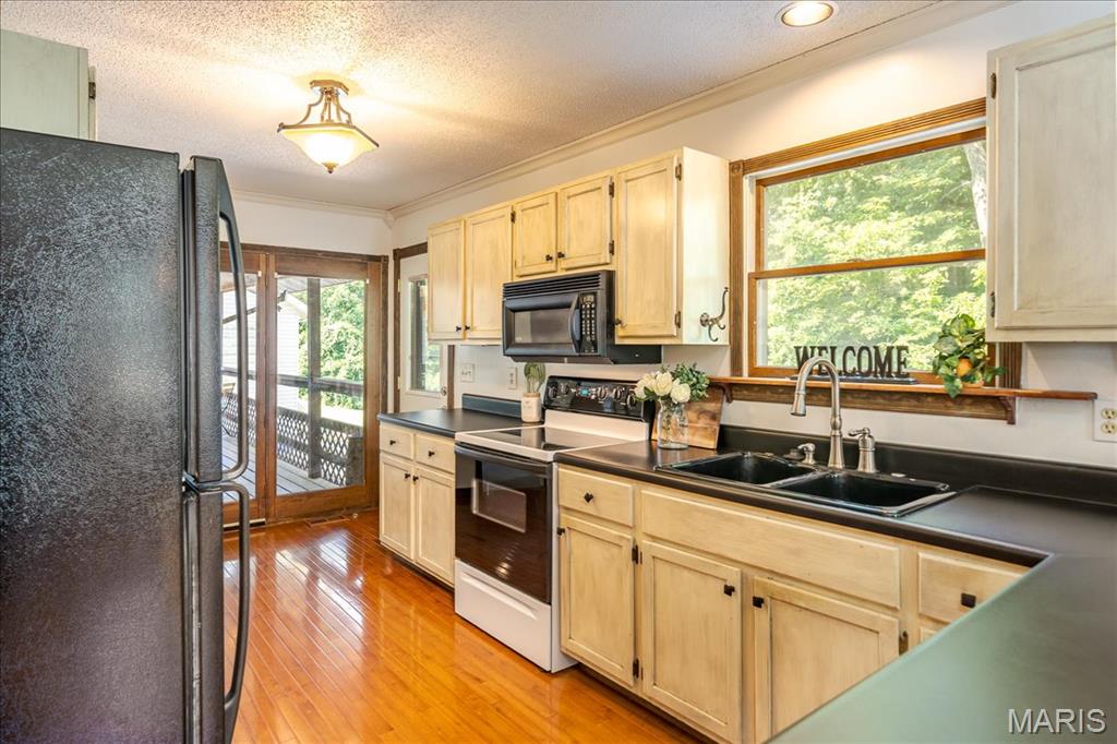 25 Whispering Oaks Drive