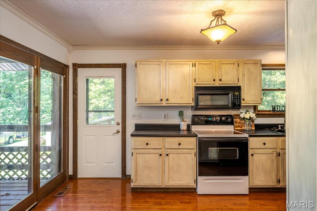 25 Whispering Oaks Drive