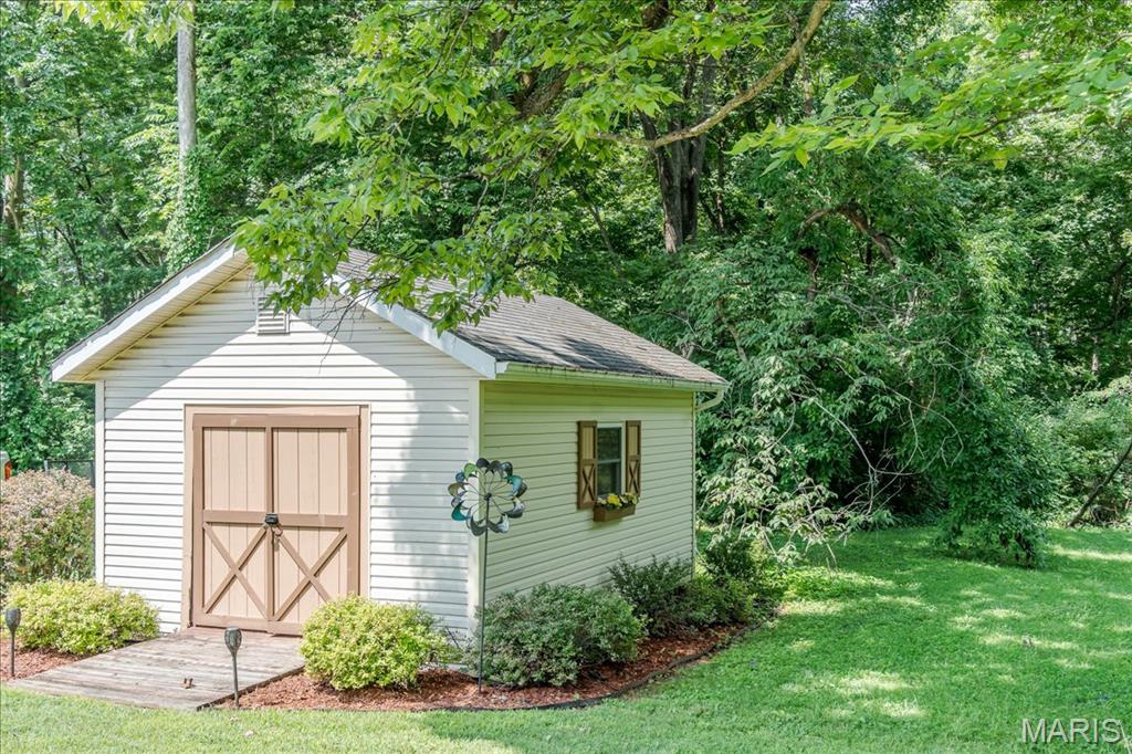 25 Whispering Oaks Drive