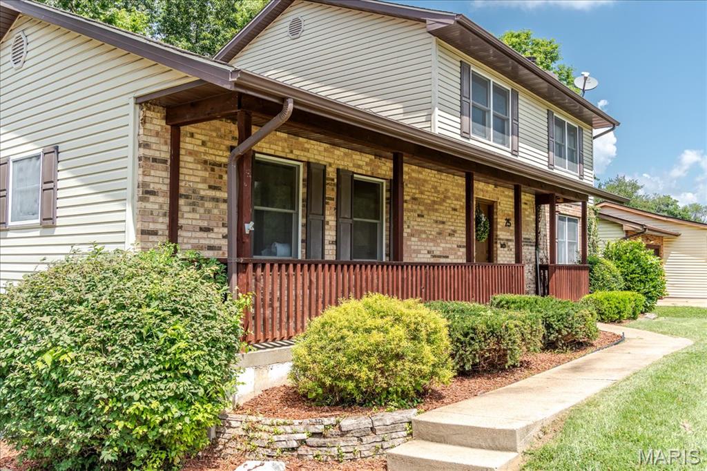 25 Whispering Oaks Drive