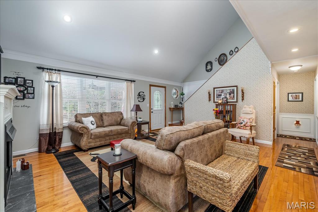 1400 Redwood Dr