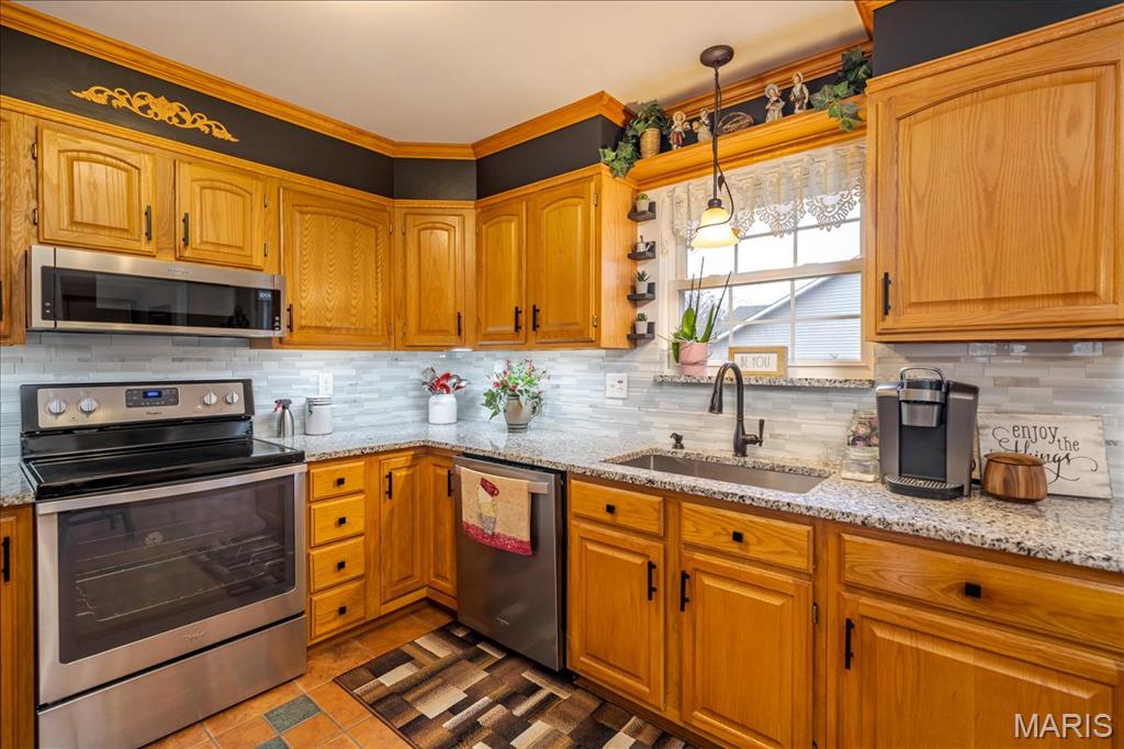 1400 Redwood Dr