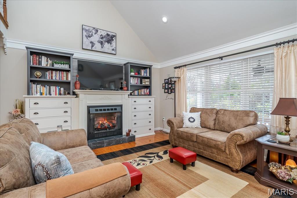 1400 Redwood Dr