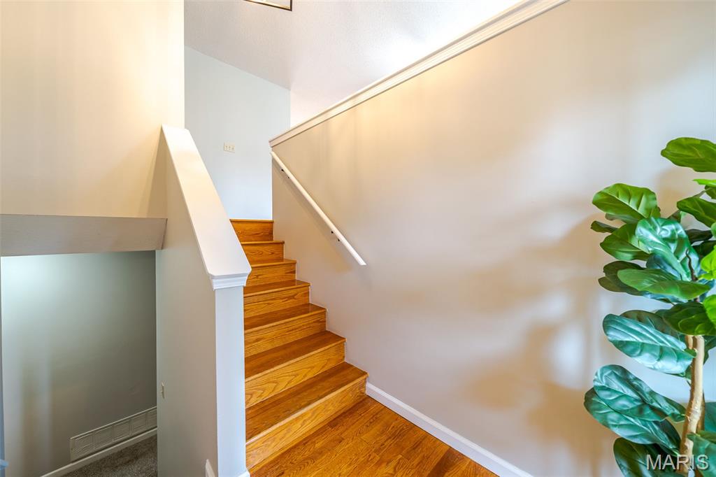 7716 Meadow View Circle