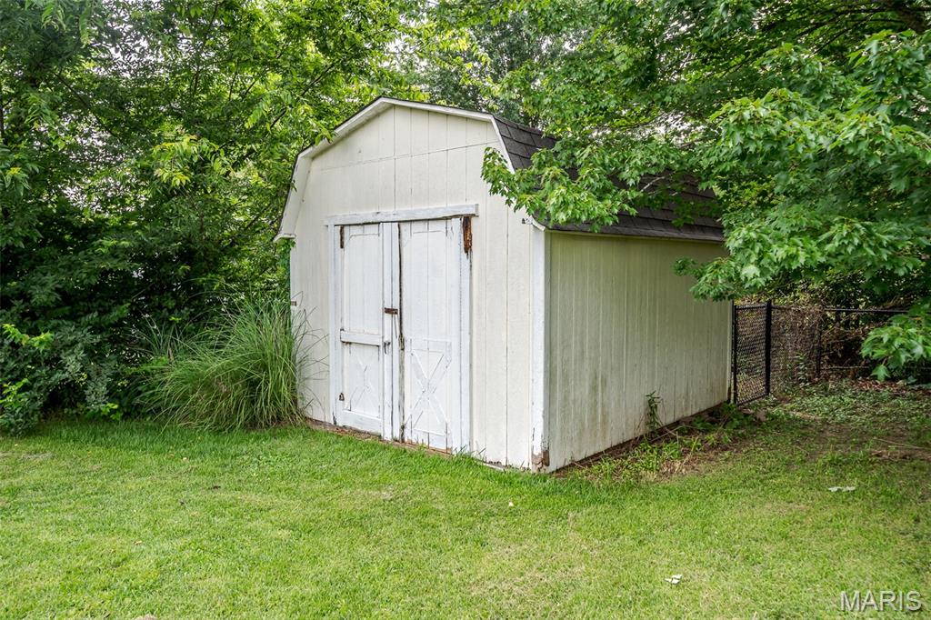 7712 Meadow View Circle