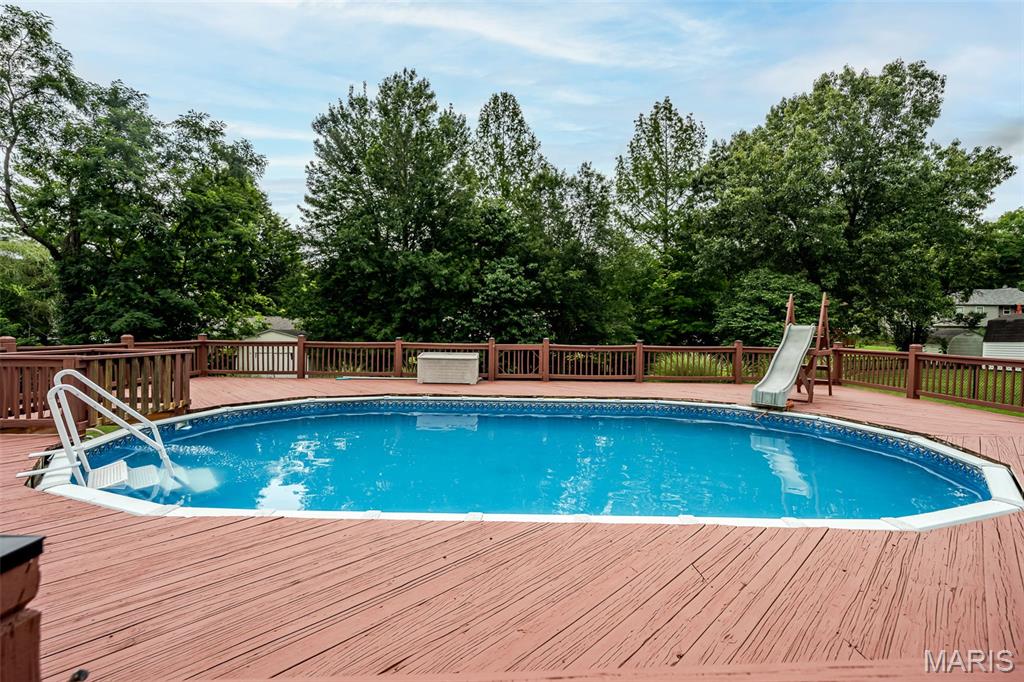 7712 Meadow View Circle