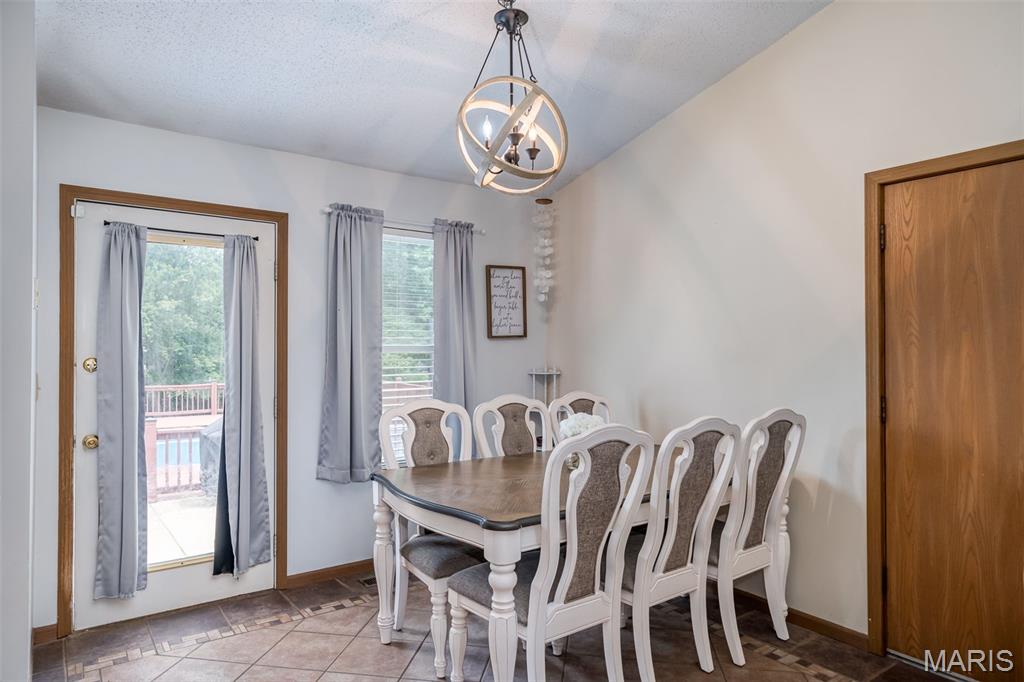 7712 Meadow View Circle