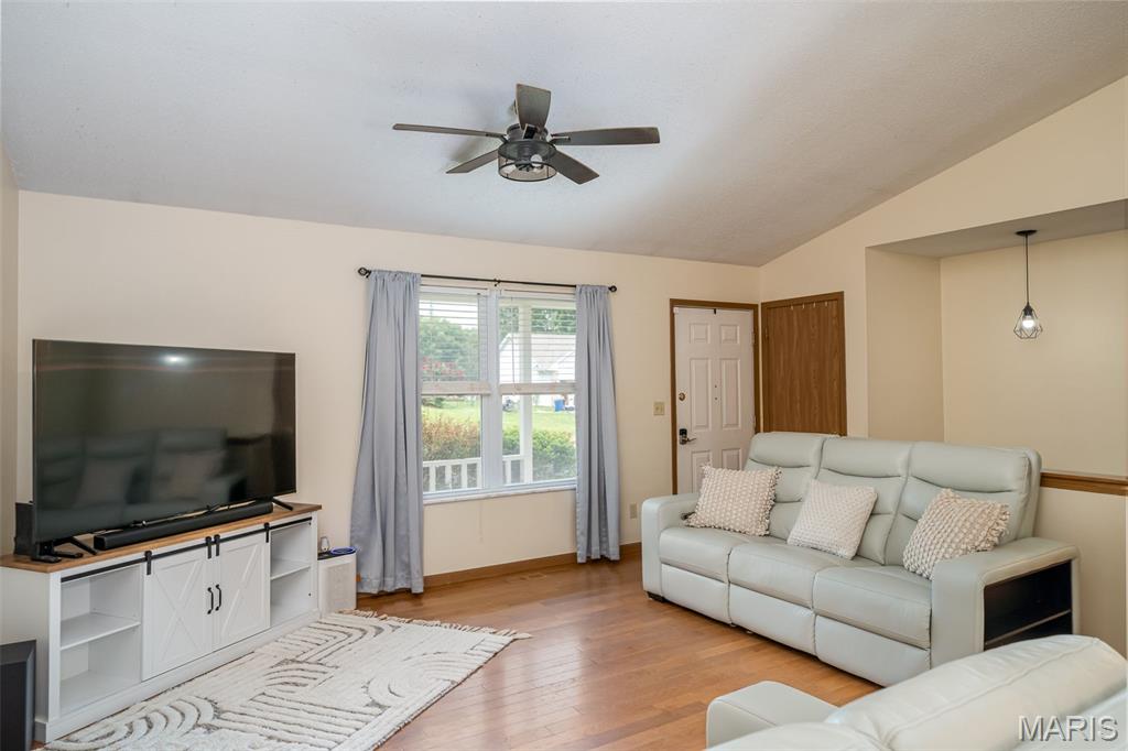 7712 Meadow View Circle