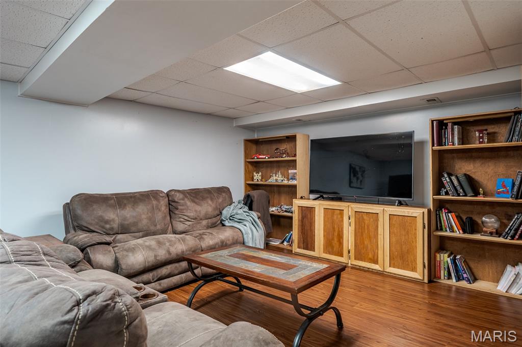7712 Meadow View Circle