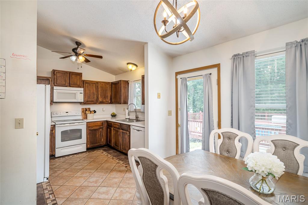 7712 Meadow View Circle