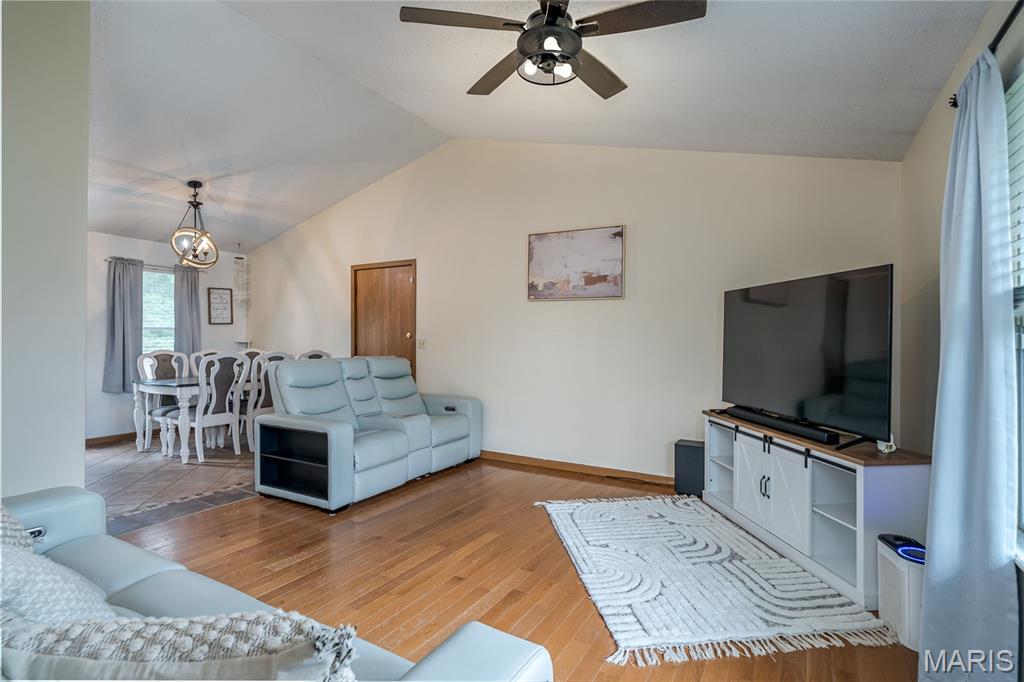 7712 Meadow View Circle