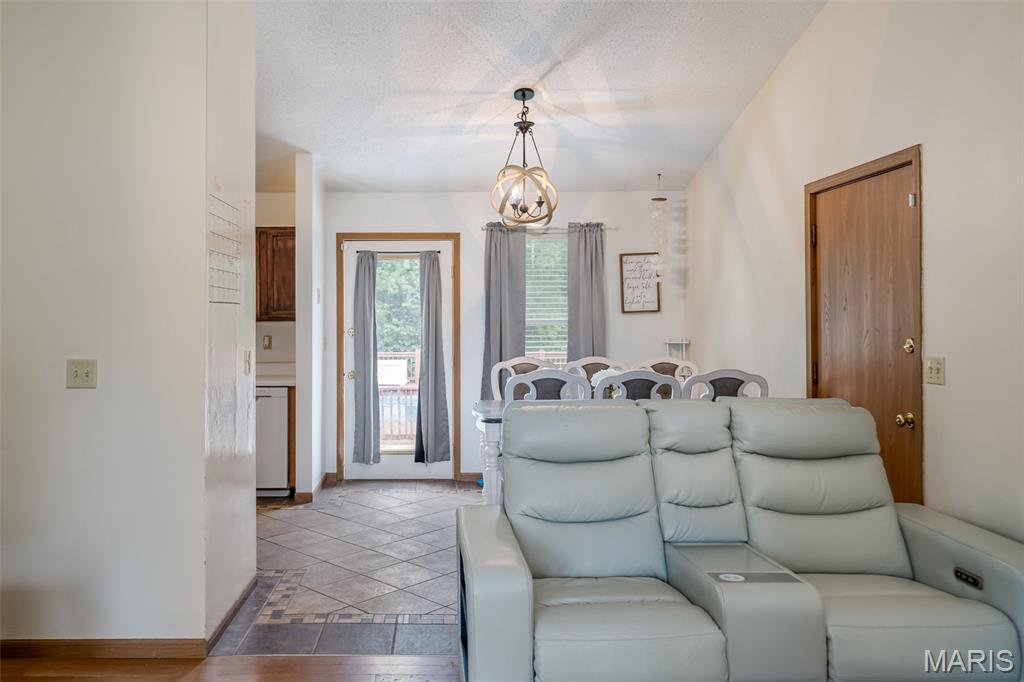 7712 Meadow View Circle